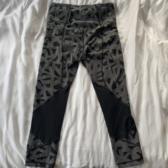 Lululemon Size 4, Running Leggings - Picture 2 of 4